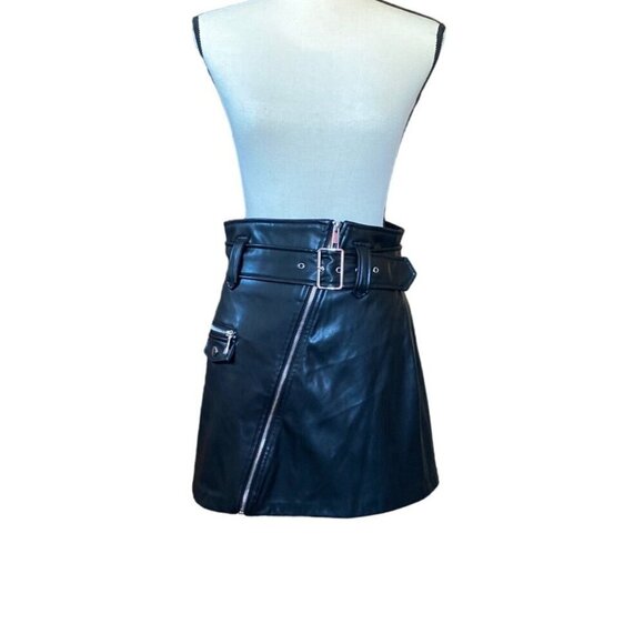 Belted Faux Leather High-Waist A-Line Mini‎ Skirt - Zip-Up, Oblique Zip Detail - Picture 2 of 9